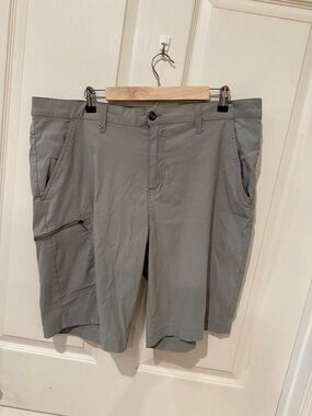 Men's Casual Golf grayish tan  Performance Shorts